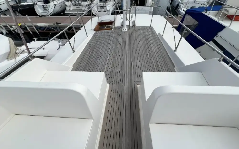 slider 19 Grand Banks  36 Europa