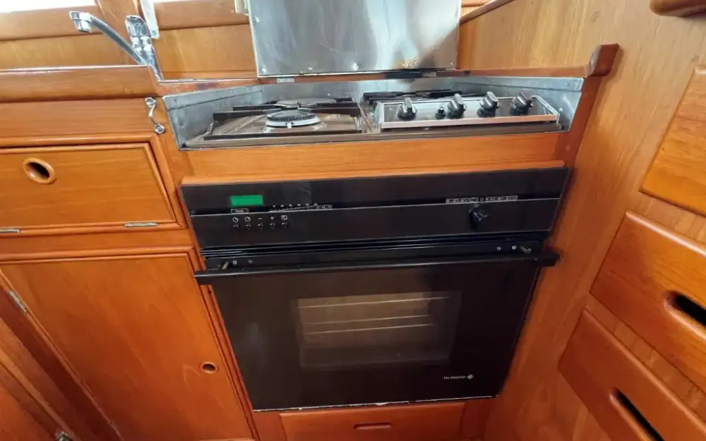 slider 25 Grand Banks  36 Europa