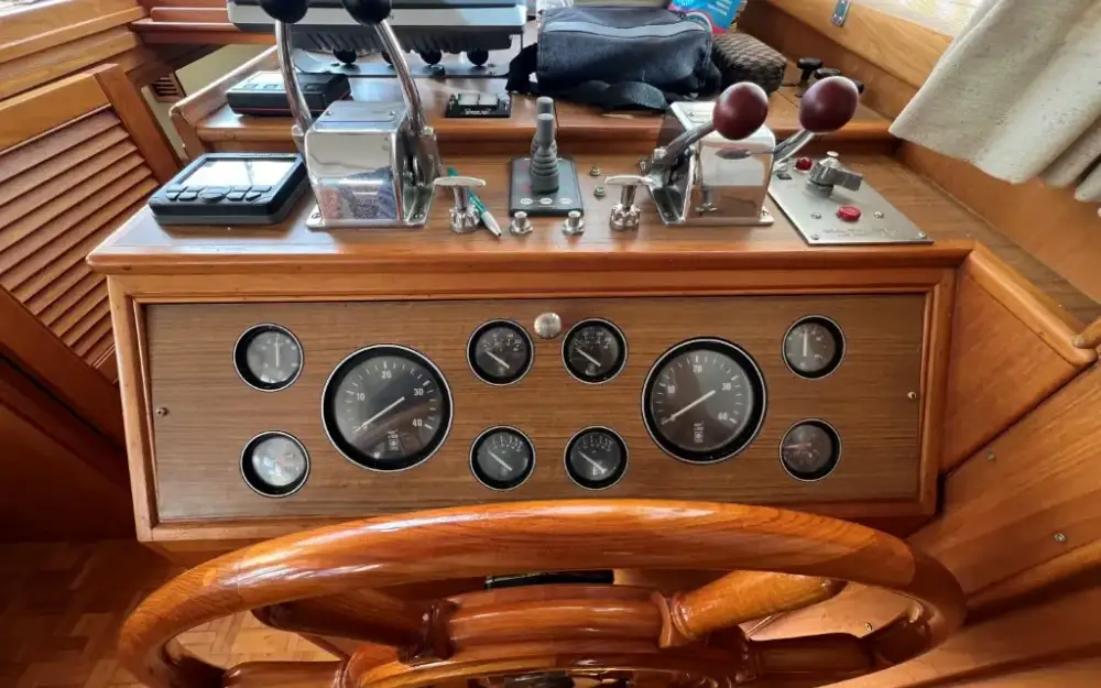 slider 29 Grand Banks  36 Europa