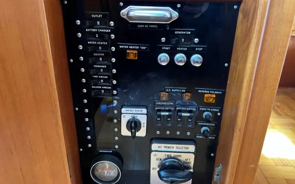 slider 30 Grand Banks  36 Europa