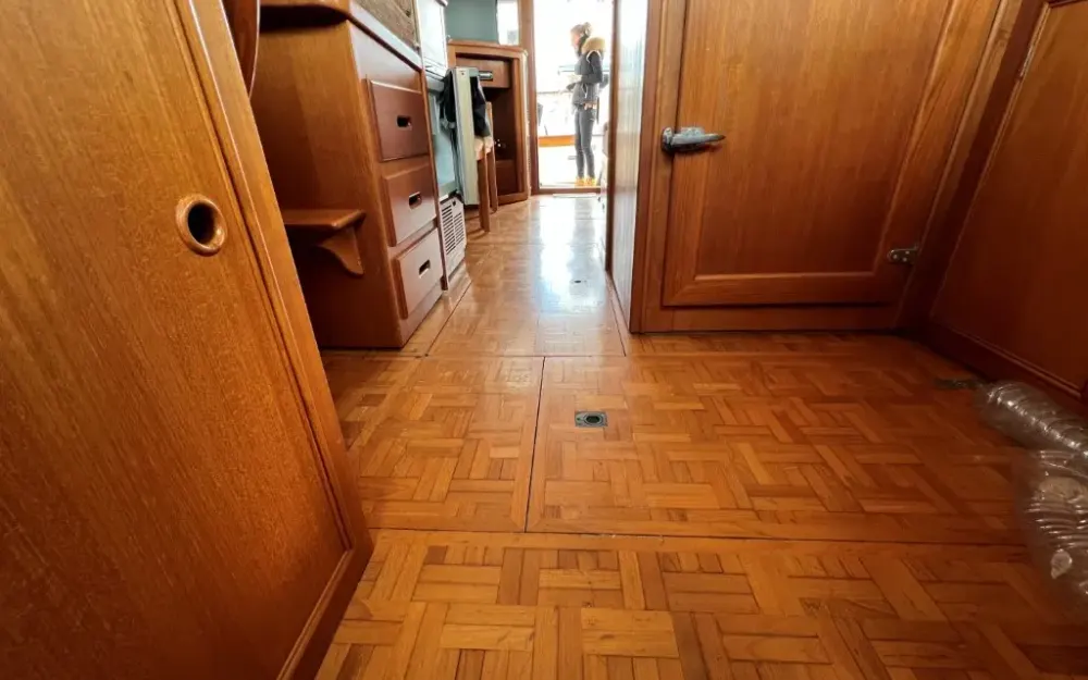 slider 31 Grand Banks  36 Europa - null