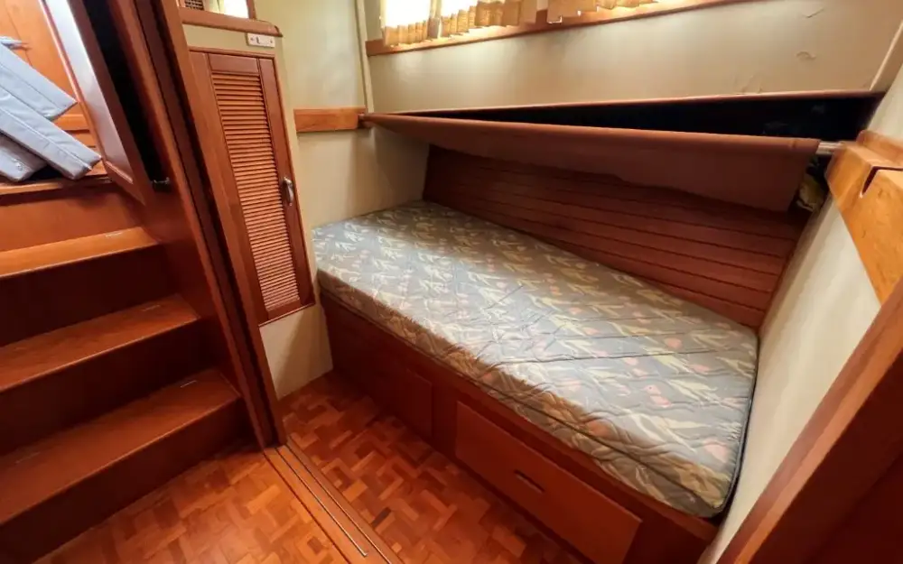 slider 32 Grand Banks  36 Europa