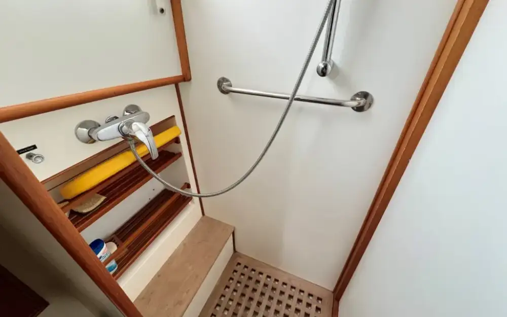 slider 35 Grand Banks  36 Europa
