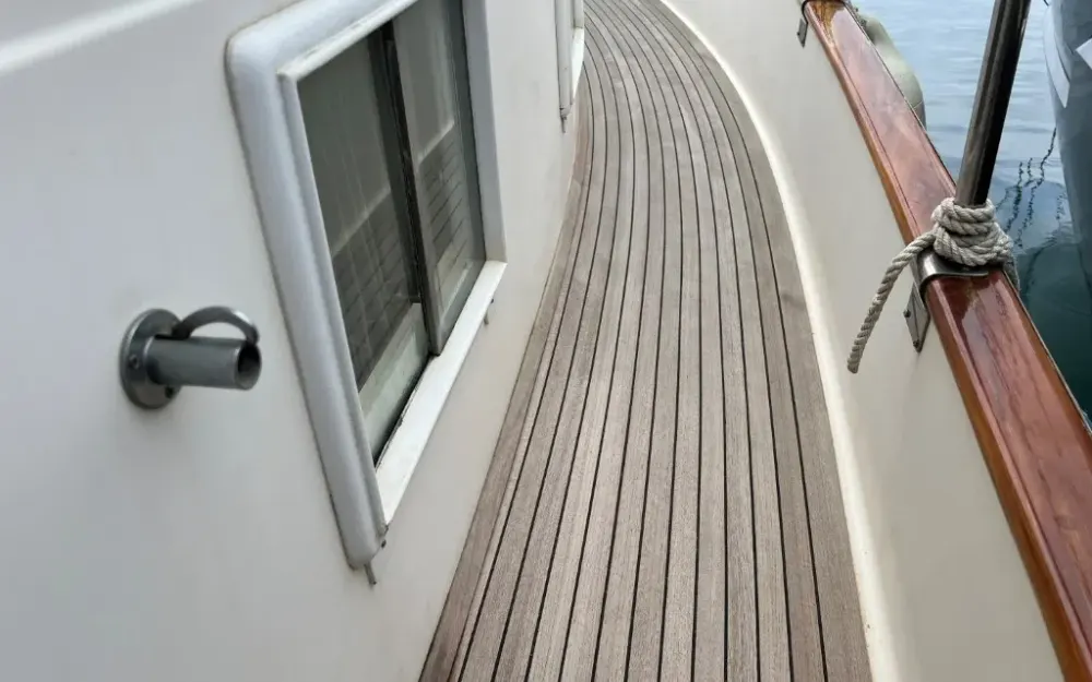slider 7 Grand Banks  36 Europa - null