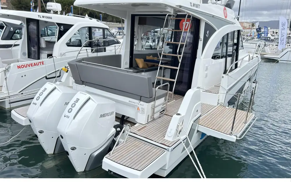 slider 0 Beneteau Antares 11 Fly