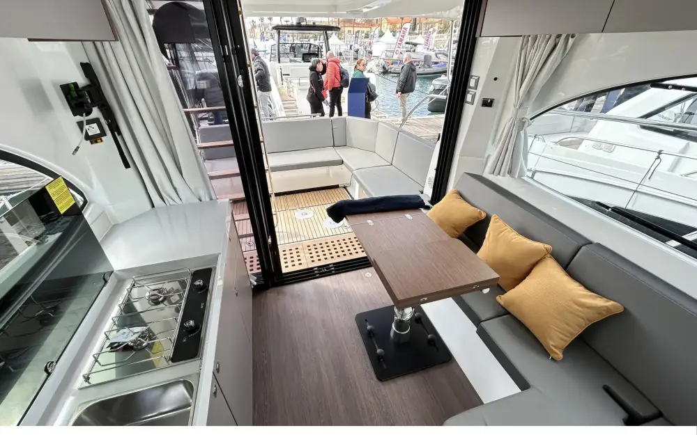 slider 9 Beneteau Antares 11 Fly