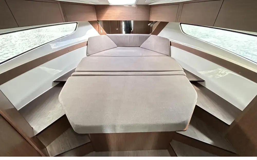 slider 10 Beneteau Antares 11 Fly