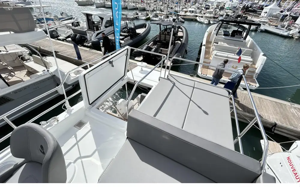 slider 18 Beneteau Antares 11 Fly