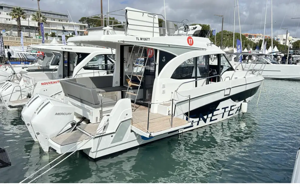 slider 19 Beneteau Antares 11 Fly