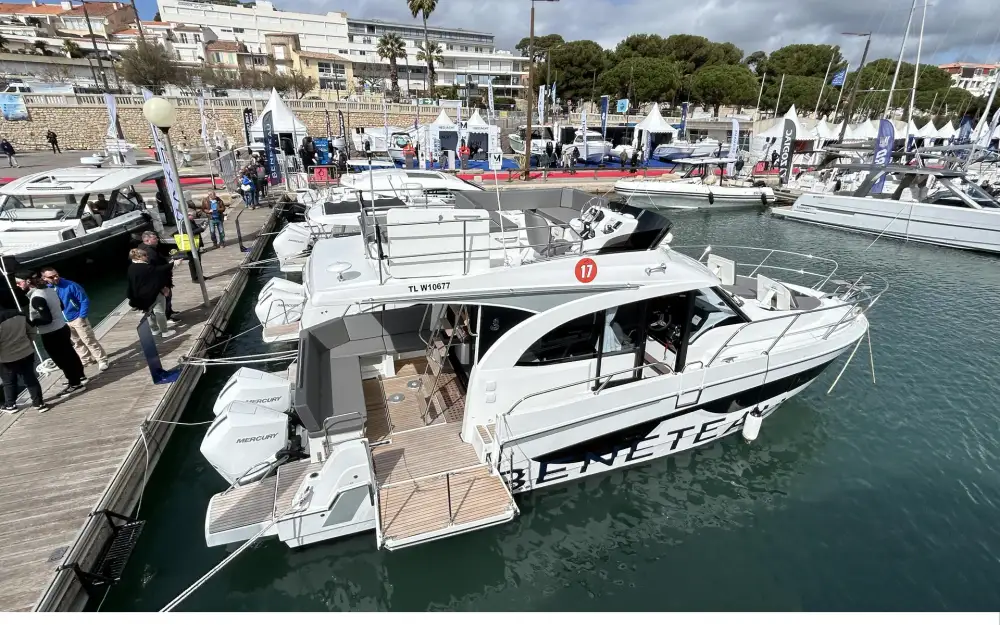 slider 20 Beneteau Antares 11 Fly