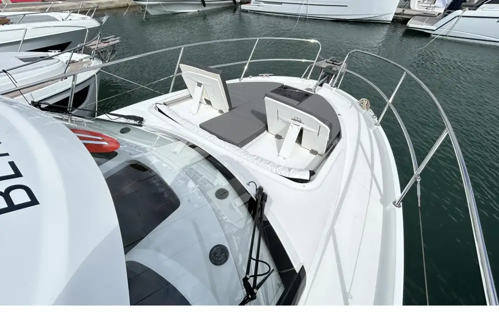 slider 2 Beneteau Antares 11 Fly