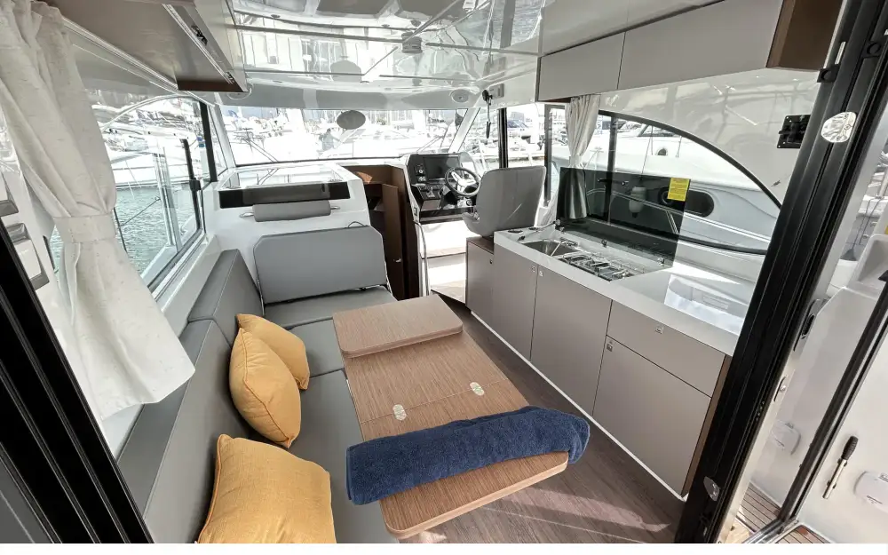 slider 5 Beneteau Antares 11 Fly