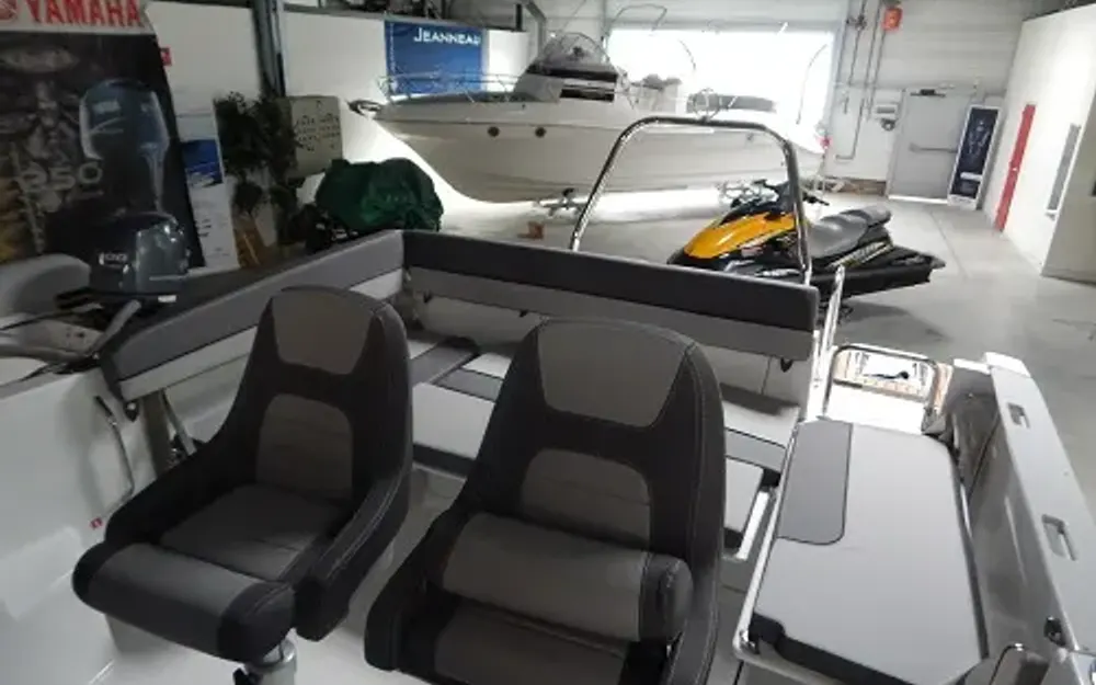slider 6 Jeanneau Cap Camarat 6.5 WA Serie 3