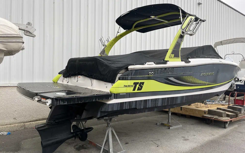 slider 2 Four Winns TS 222