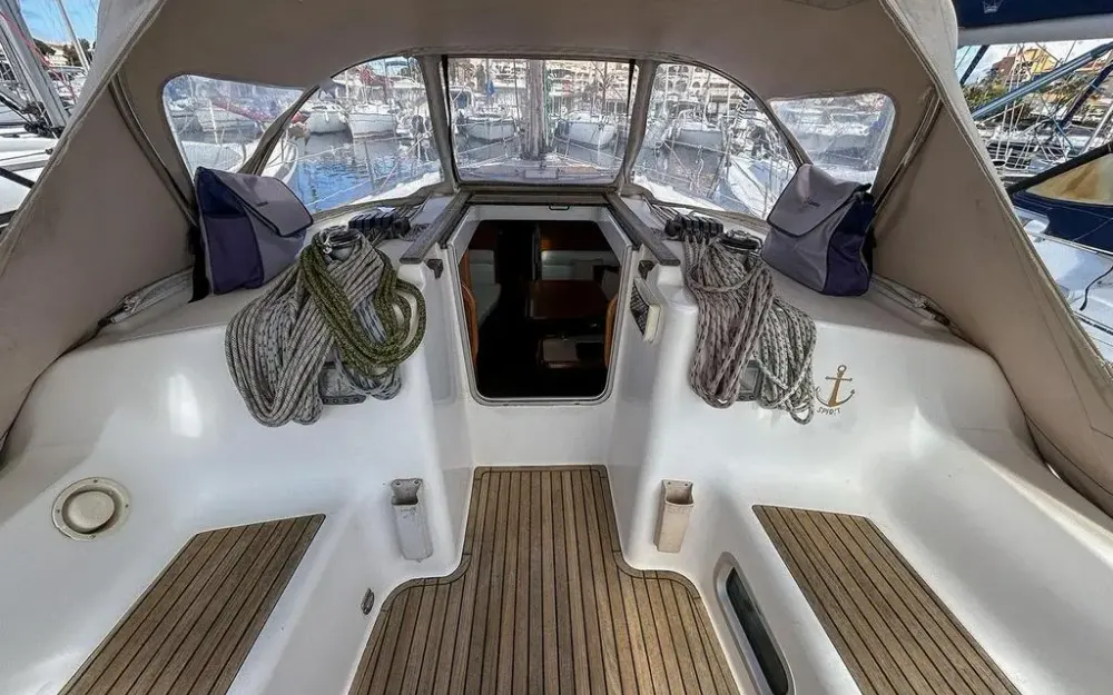slider 10 Jeanneau Sun Odyssey 37