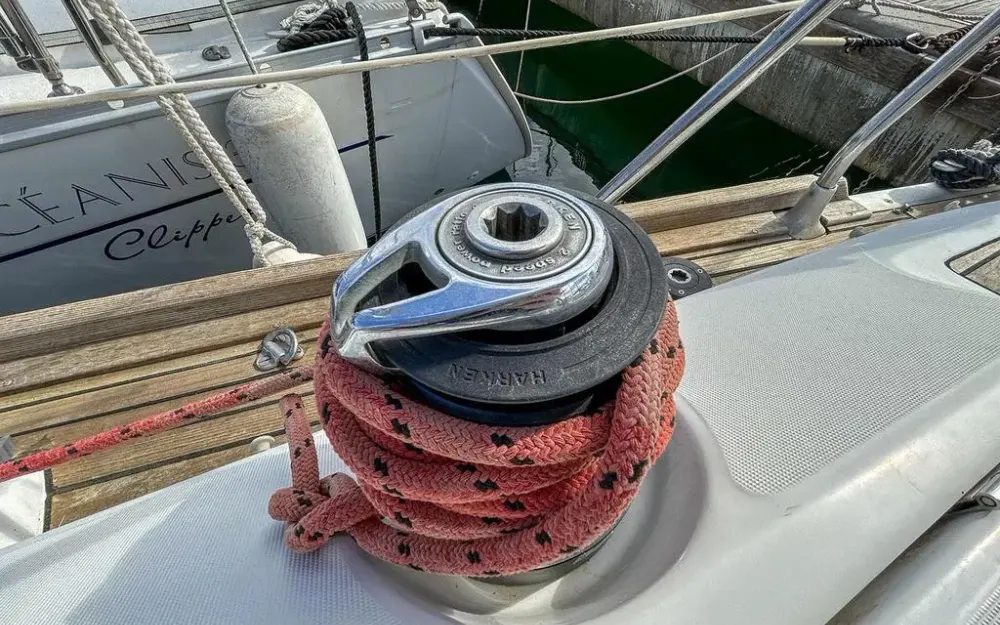slider 11 Jeanneau Sun Odyssey 37