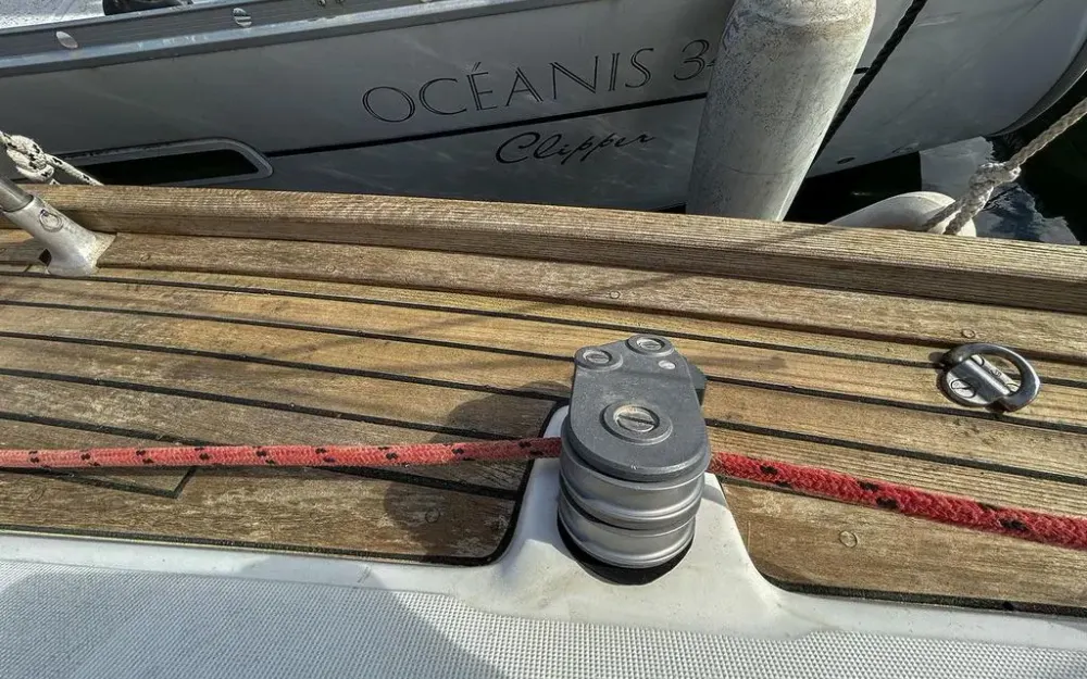 slider 12 Jeanneau Sun Odyssey 37