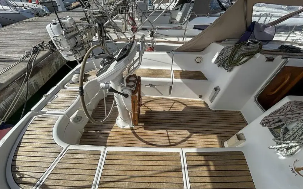 slider 14 Jeanneau Sun Odyssey 37