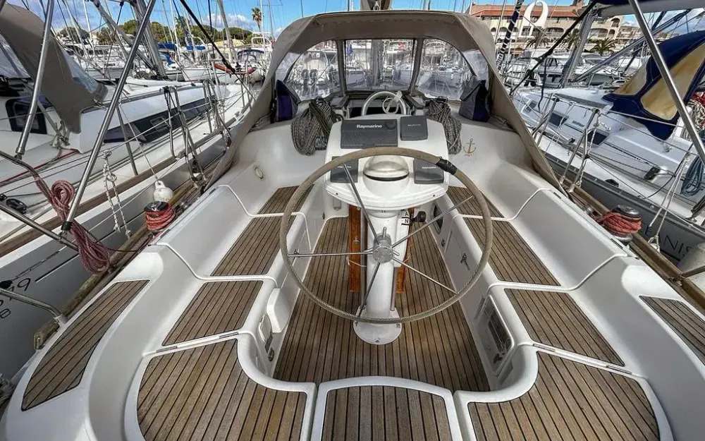 slider 1 Jeanneau Sun Odyssey 37