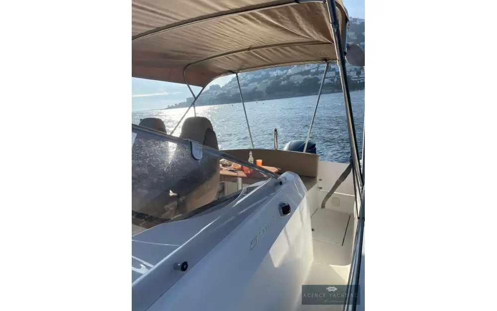 slider 2 Jeanneau Cap Camarat 8.5 WA