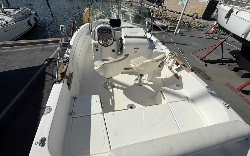 slider 1 B2 Marine Cap Ferret 652 Open