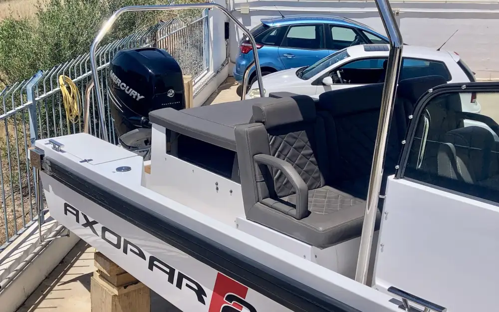 slider 8 Axopar  28 Open