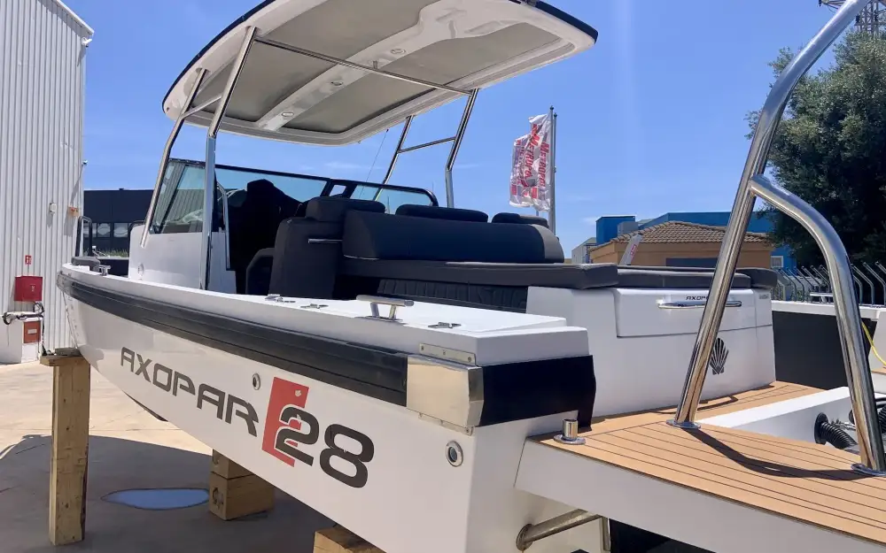 slider 12 Axopar  28 Open