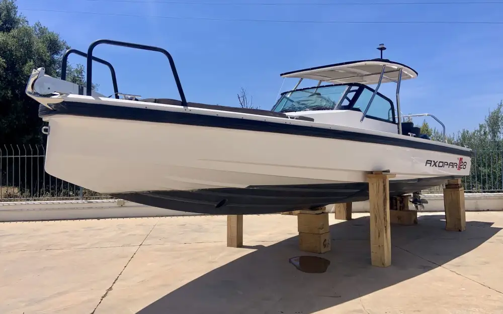 slider 17 Axopar  28 Open