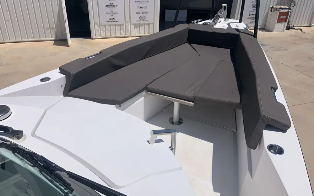 slider 21 Axopar  28 Open - null