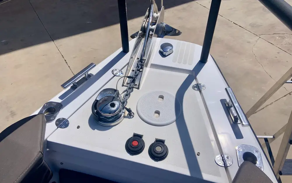 slider 22 Axopar  28 Open