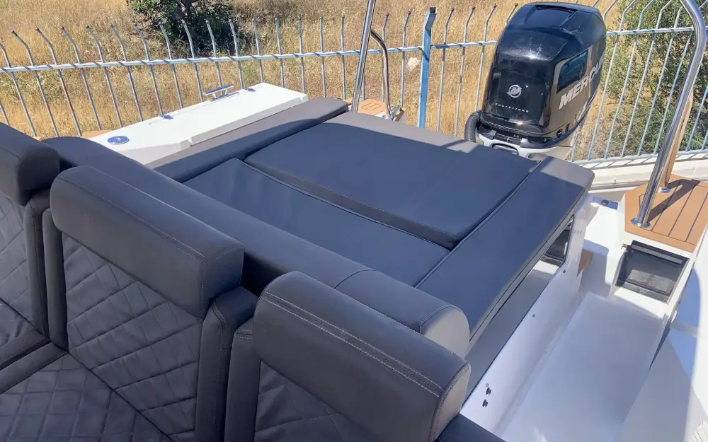slider 2 Axopar  28 Open