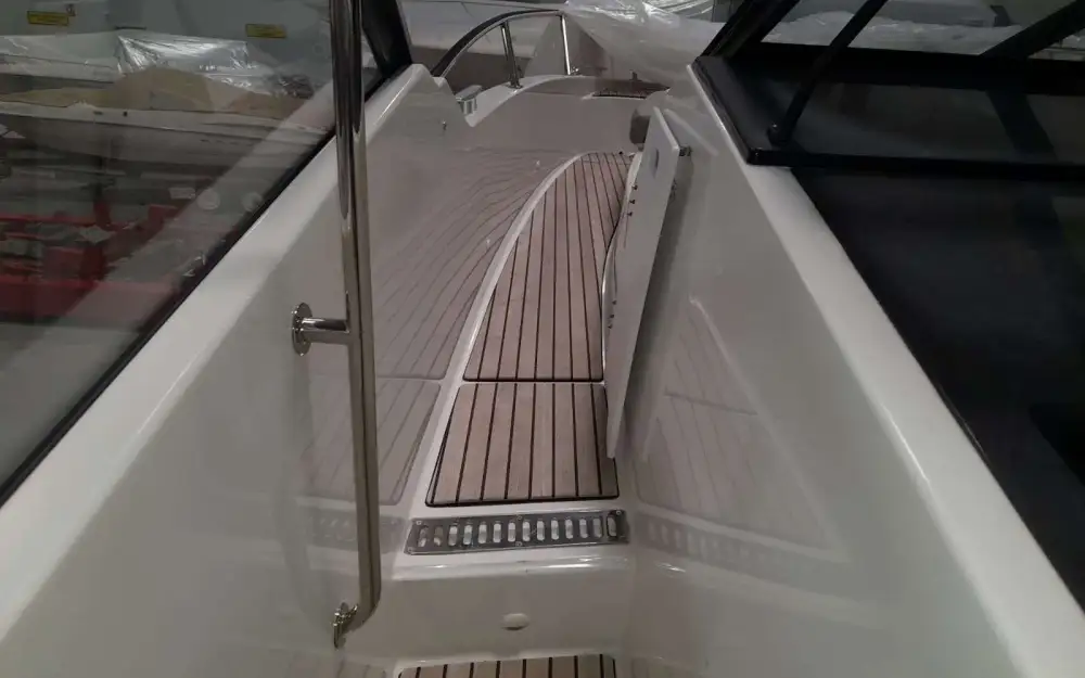 slider 9 Beneteau Flyer 10