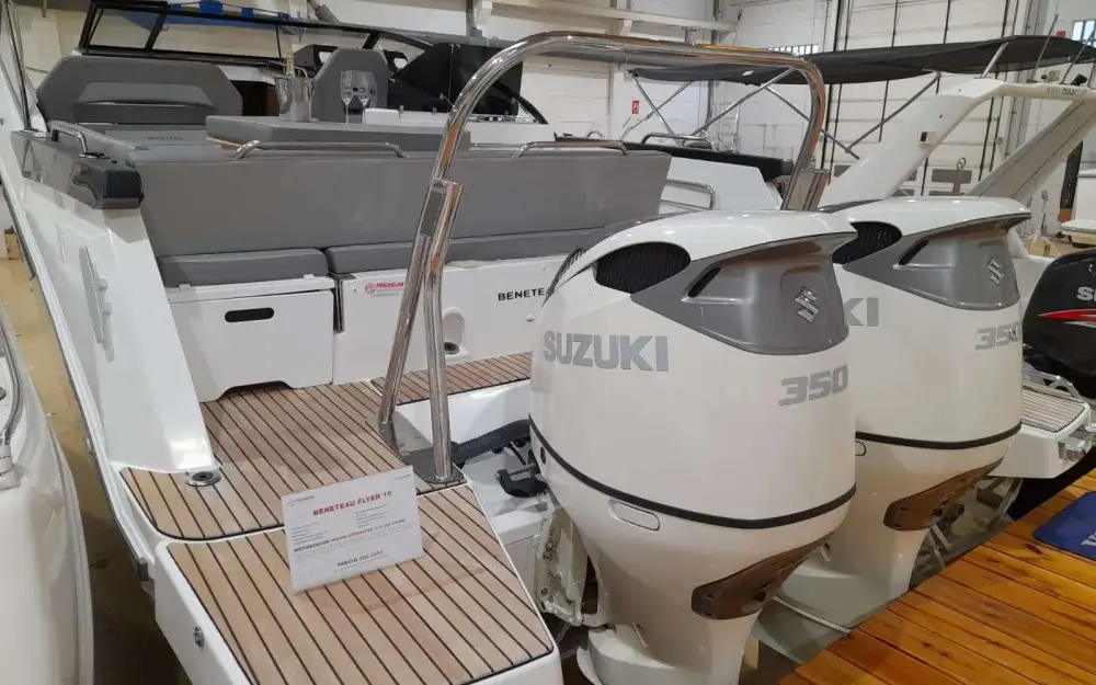 slider 10 Beneteau Flyer 10