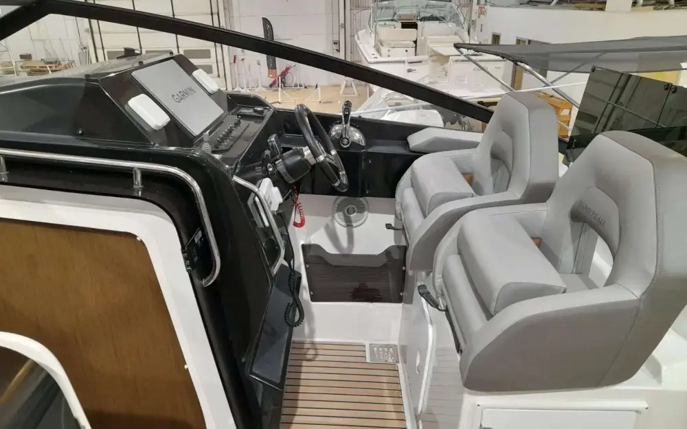 slider 11 Beneteau Flyer 10
