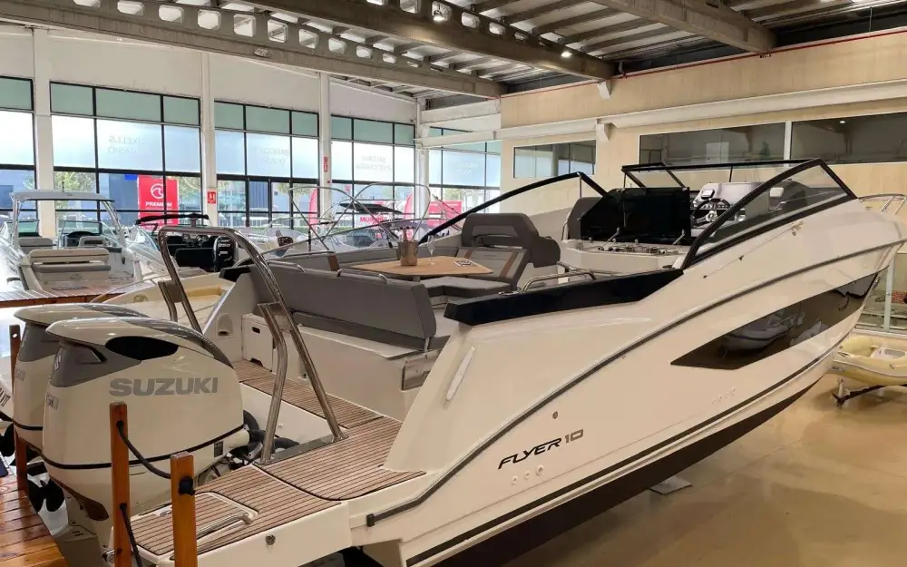 slider 15 Beneteau Flyer 10