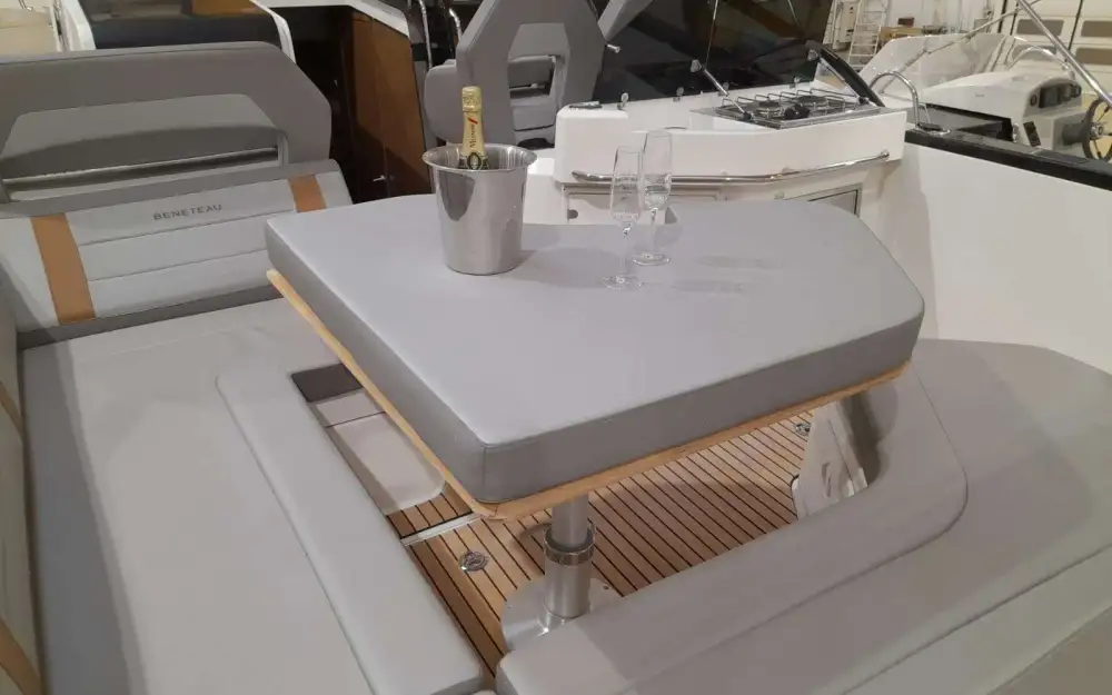 slider 18 Beneteau Flyer 10