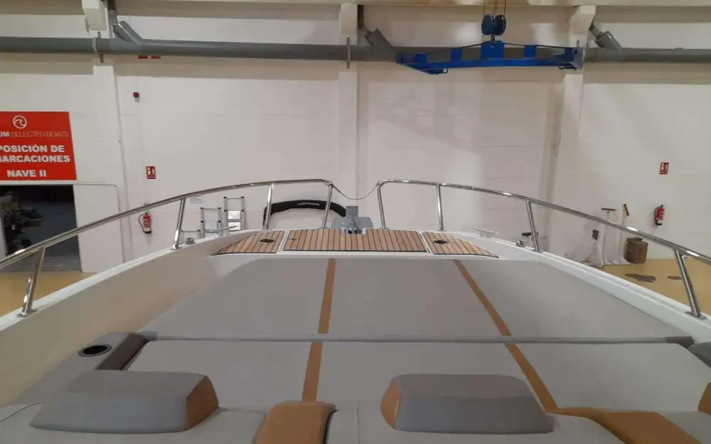 slider 6 Beneteau Flyer 10
