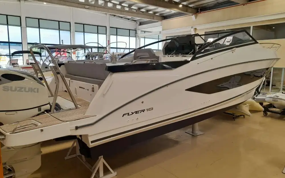 slider 8 Beneteau Flyer 10