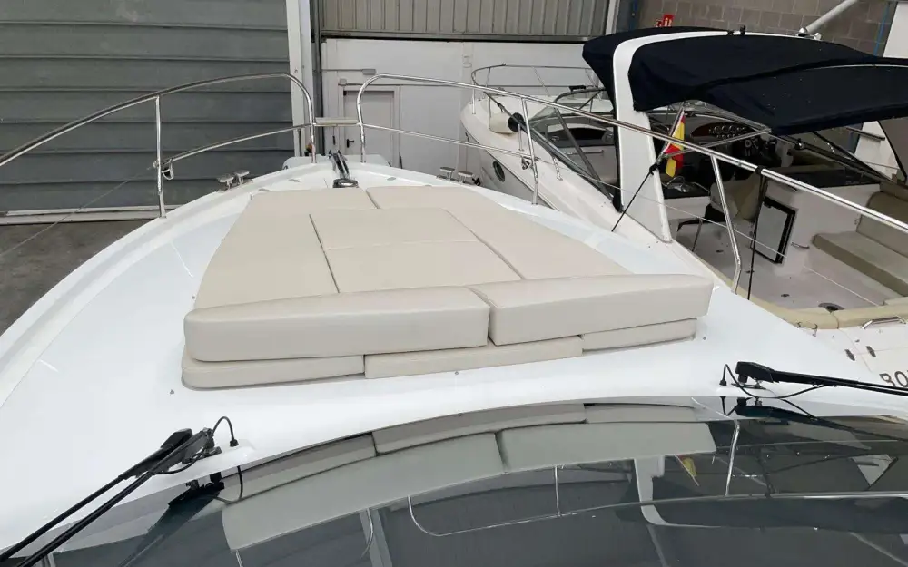 slider 12 Sealine  S335