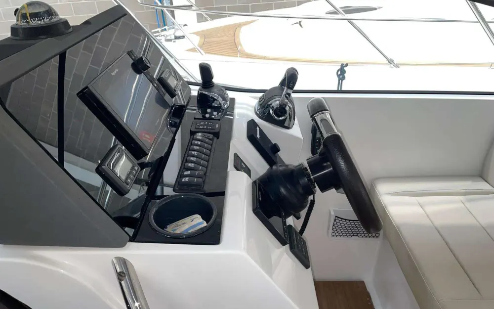 slider 14 Sealine  S335 - null