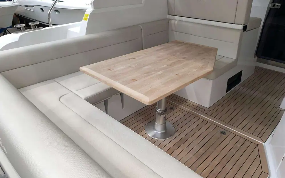 slider 15 Sealine  S335