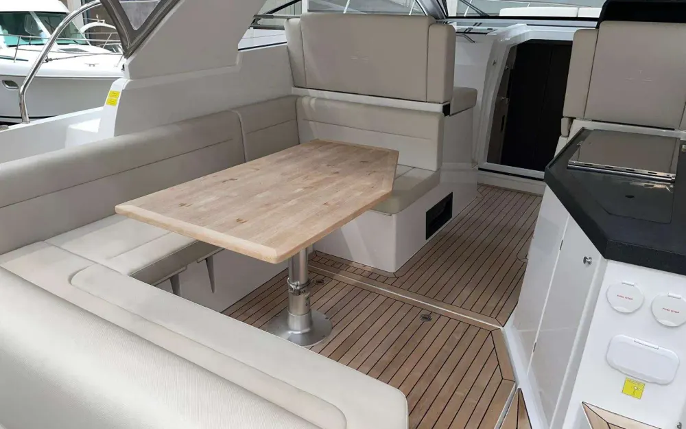 slider 1 Sealine  S335 - null