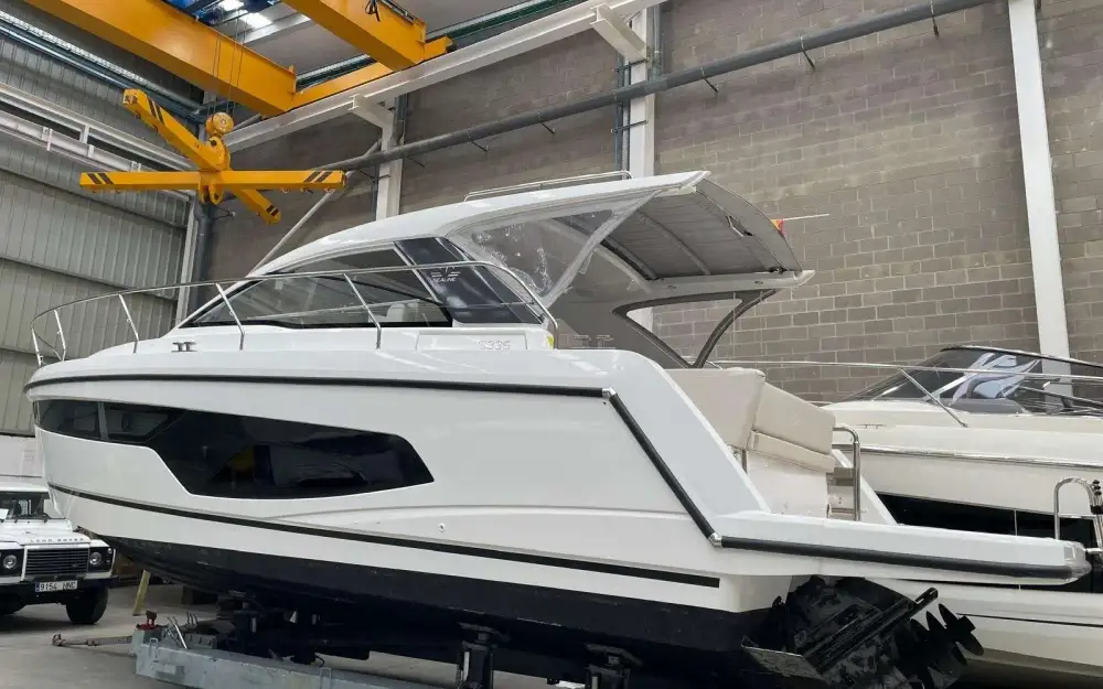 slider 8 Sealine  S335