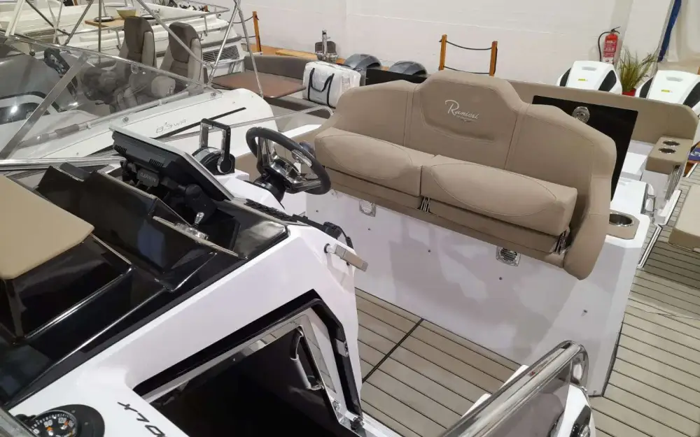 slider 19 Ranieri Next 330 Lx