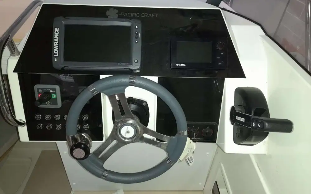 slider 6 Pacific Craft  785 Fishing Cruiser