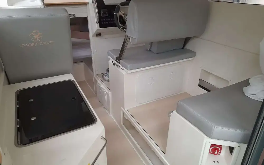 slider 8 Pacific Craft  785 Fishing Cruiser