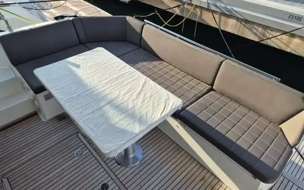slider 2 Jeanneau Prestige 460 Fly