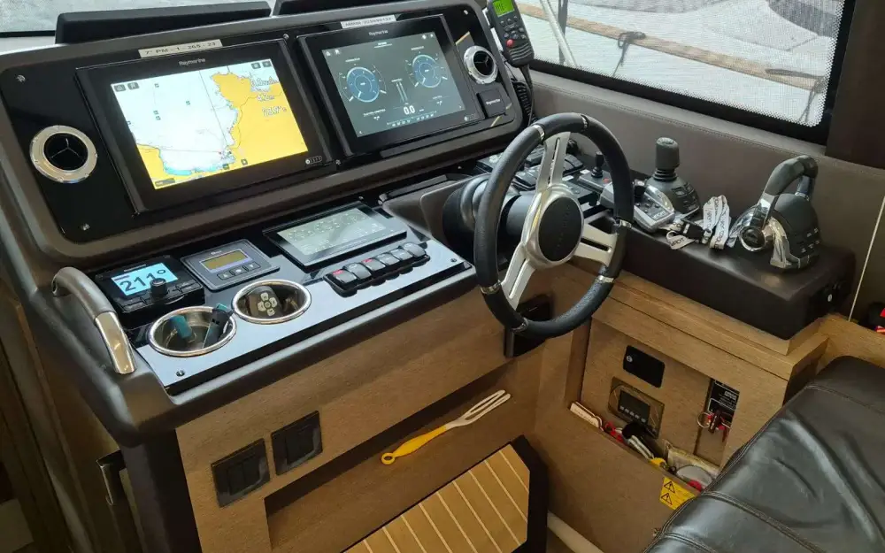 slider 8 Jeanneau Prestige 460 Fly