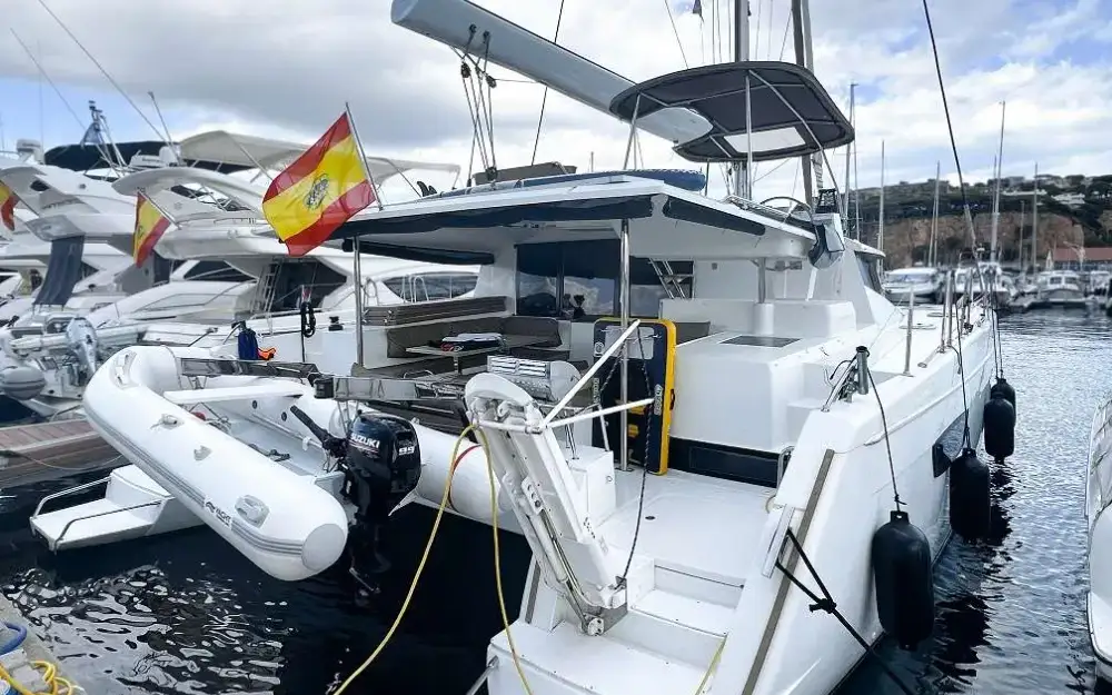 slider 0 Fountaine Pajot Helia 44