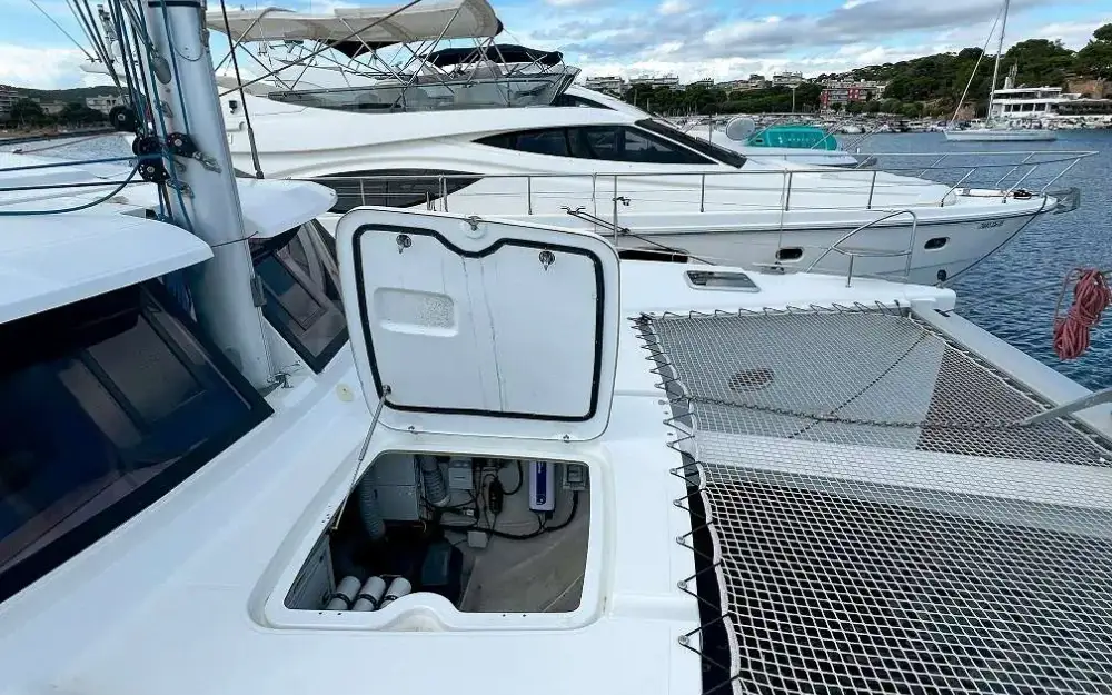 slider 9 Fountaine Pajot Helia 44